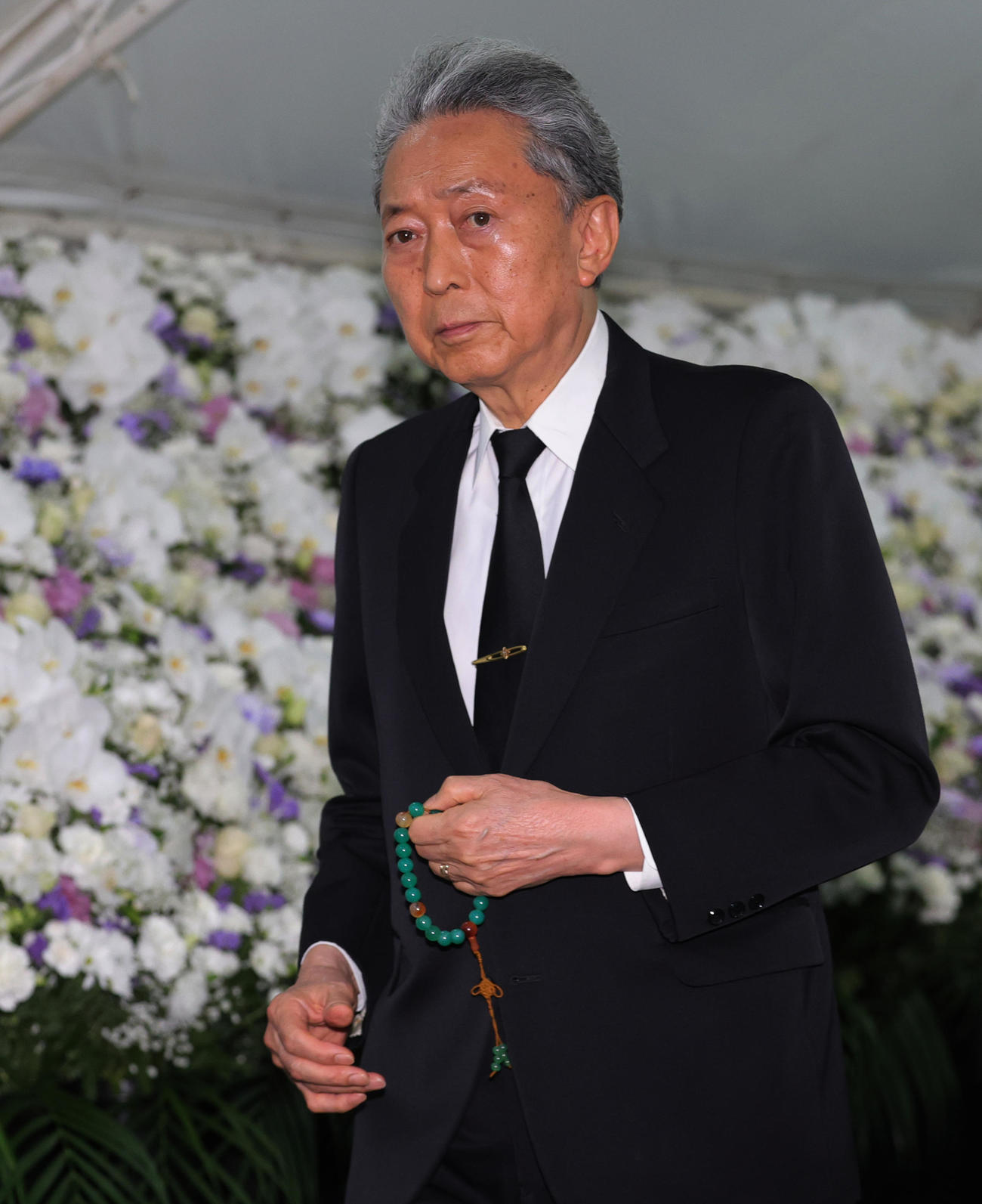 橋幸夫さんの通夜に参列した鳩山由紀夫氏（撮影・野上伸悟）