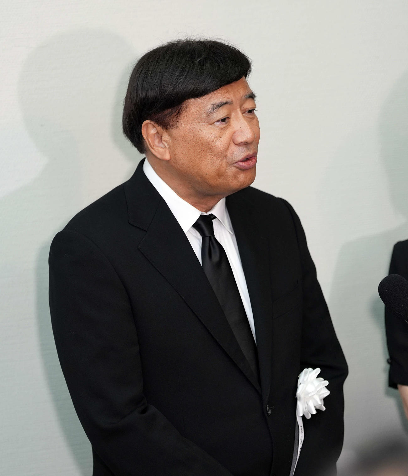 橋幸夫さんの葬儀委員長を務め、取材に応じた夢グループの石田重廣社長（撮影・小島史椰）