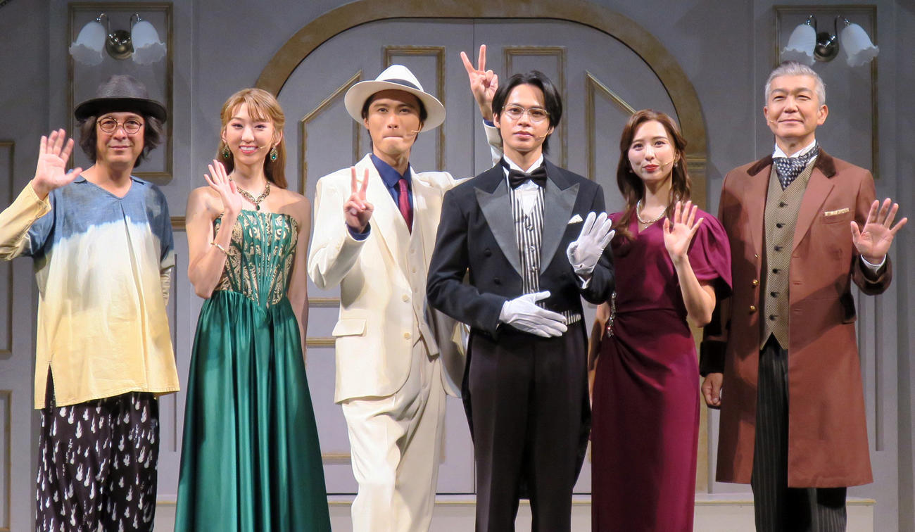 音楽劇「謎解きはディナーのあとで」初日会見で。左から演出河原雅彦氏、凪七瑠海、橋本良亮、上田竜也、玉井詩織、大澄賢也