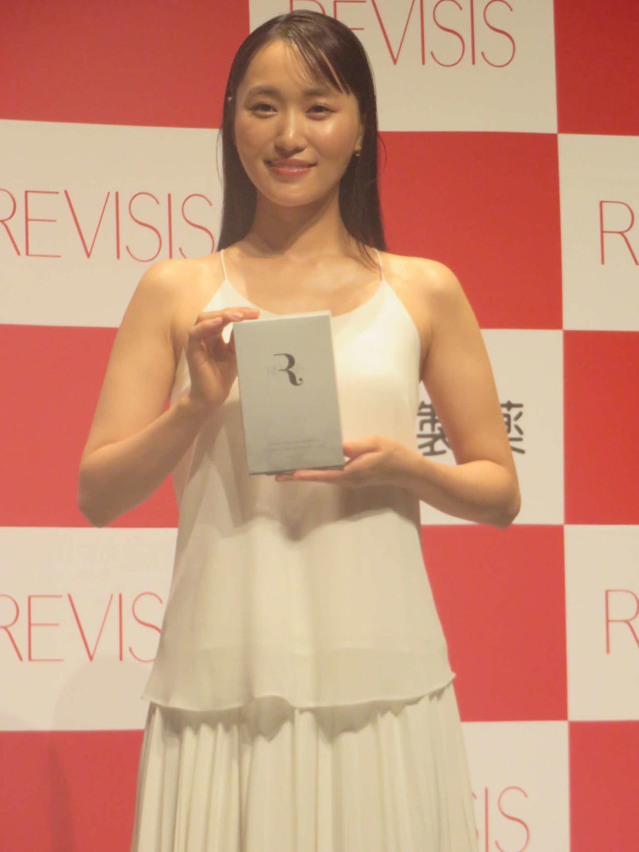 化粧品ブランド「リバイシス」新CM発表会に出席した菅井友香