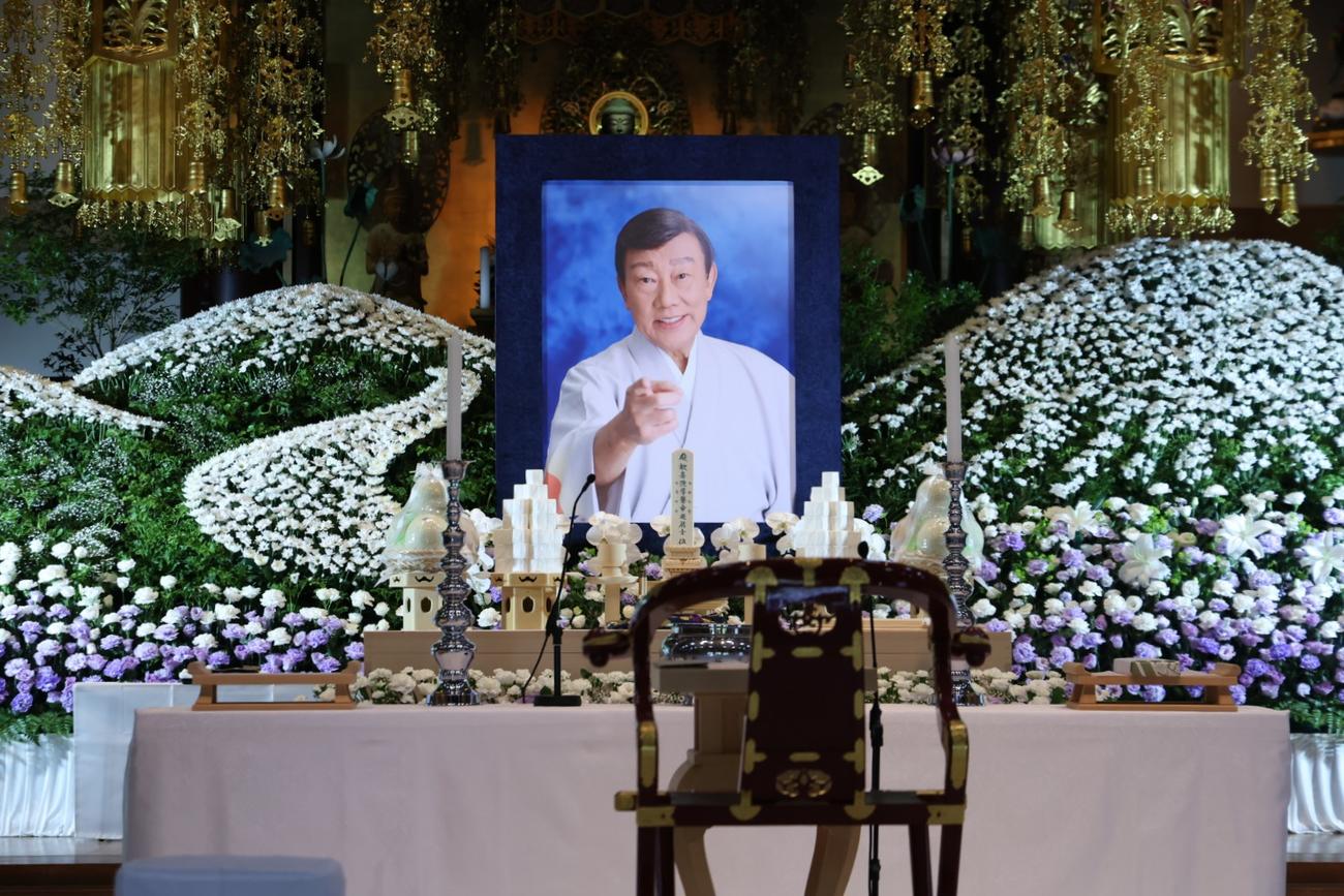 橋幸夫さんの祭壇（撮影・山本朝陽）