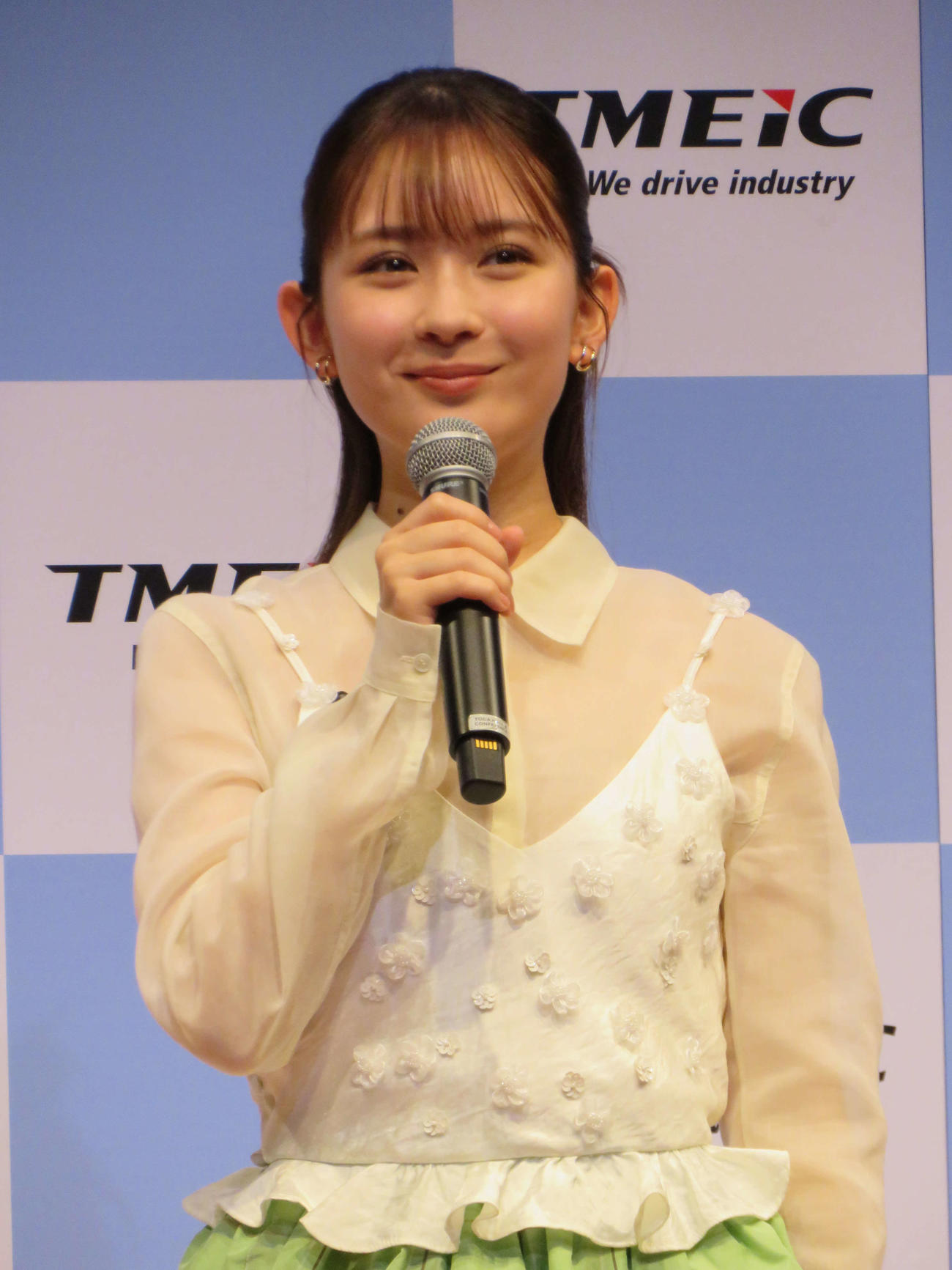 TMEIC新CMメディア発表会に登壇した畑芽育（撮影・村上幸将）