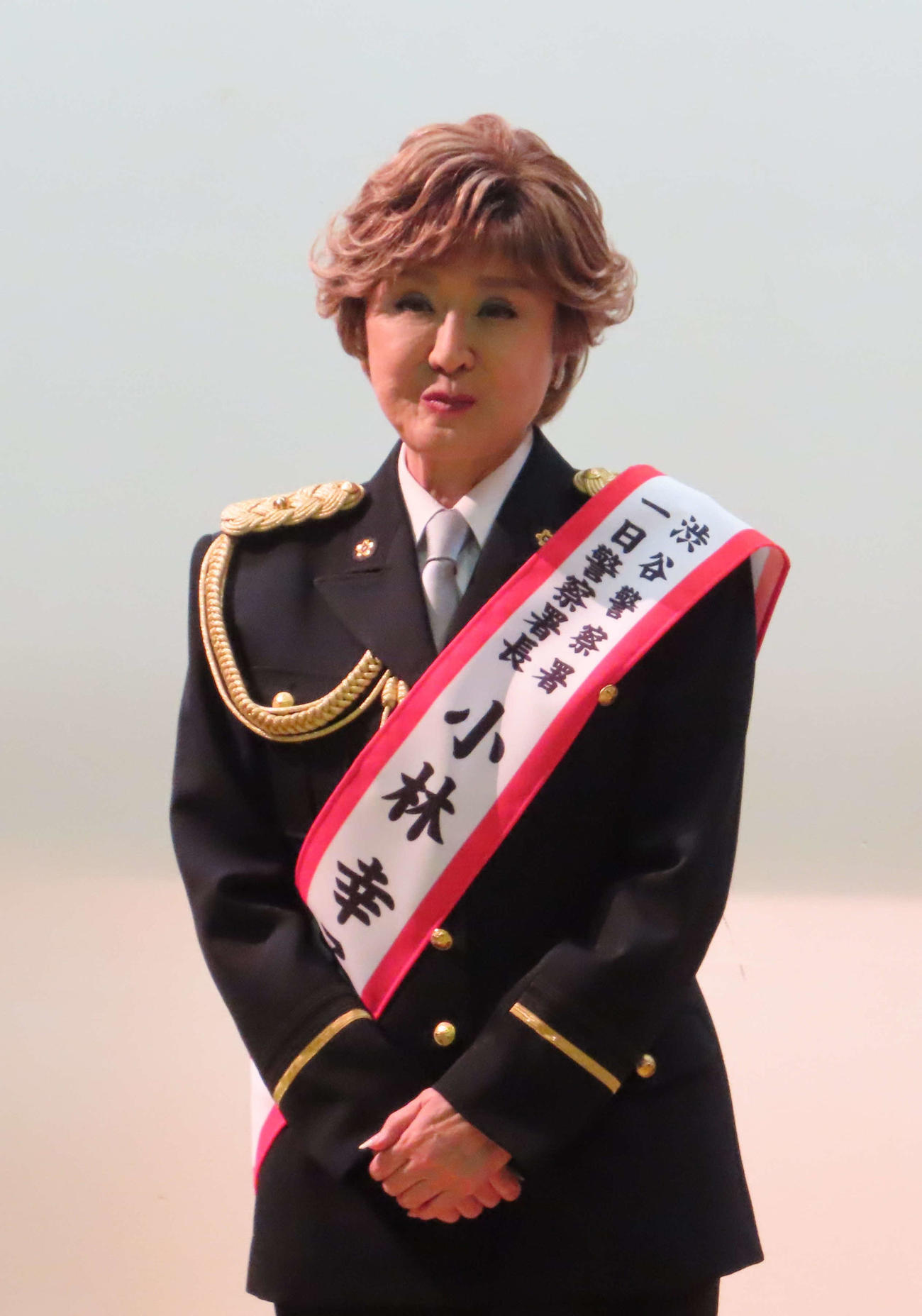 渋谷警察署の一日警察署長を務めた小林幸子（撮影・寺本吏輝）