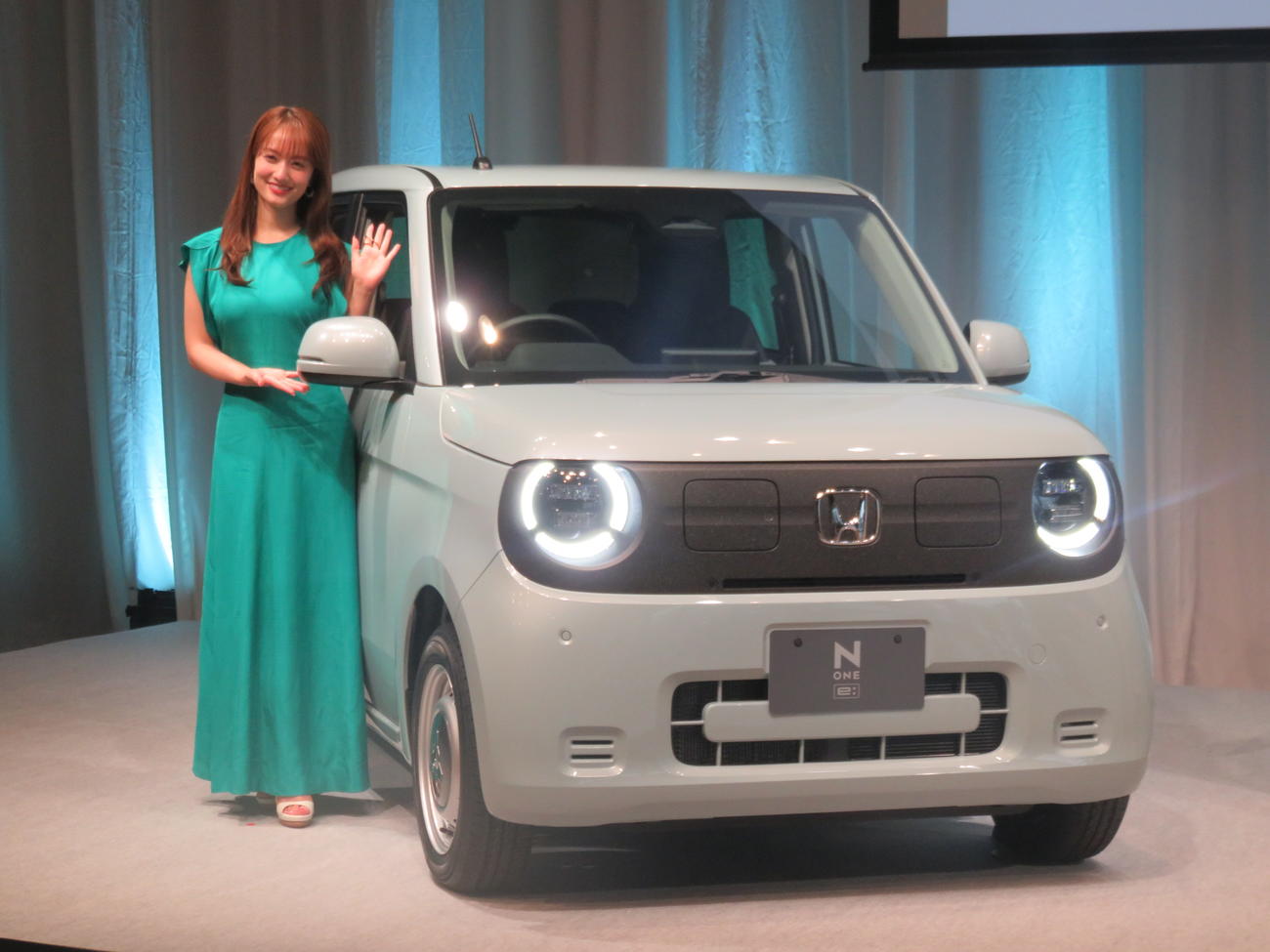 ホンダの新型軽乗用EV「N－ONE e:」の発表会見に出席した谷まりあ