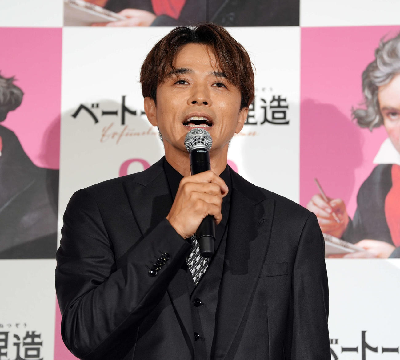 映画「ベートーヴェン捏造」舞台あいさつにサプライズゲストで登場する井ノ原快彦（撮影・小島史椰）