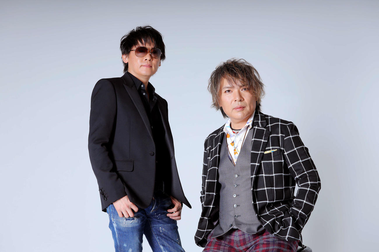 LUNA SEAのボーカルRYUICHI（左）とドラムの真矢（2019年撮影）