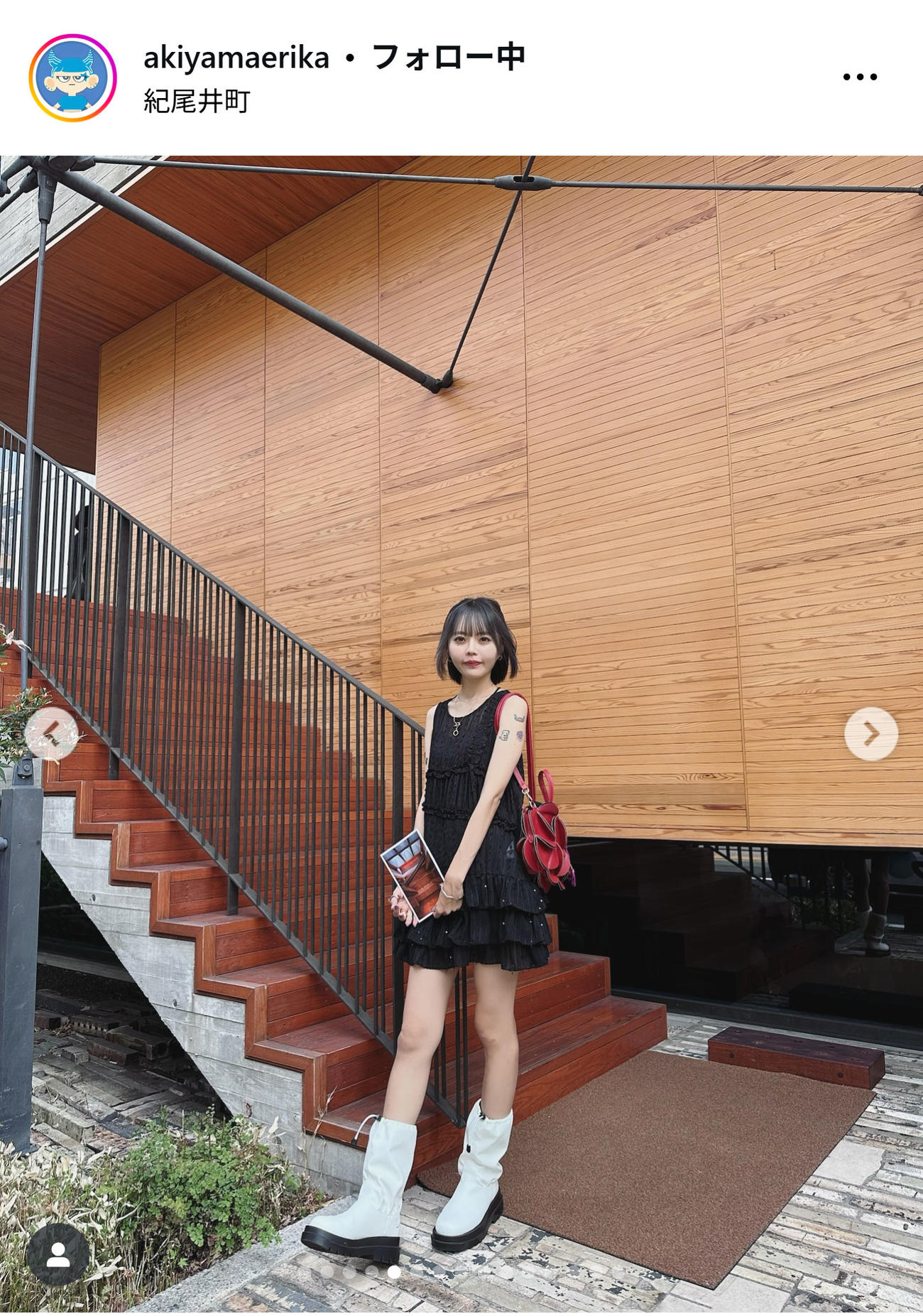 ミニワンピで「紀尾井清堂」を訪問したことを報告した秋山衣梨佳さん（インスタグラムから）