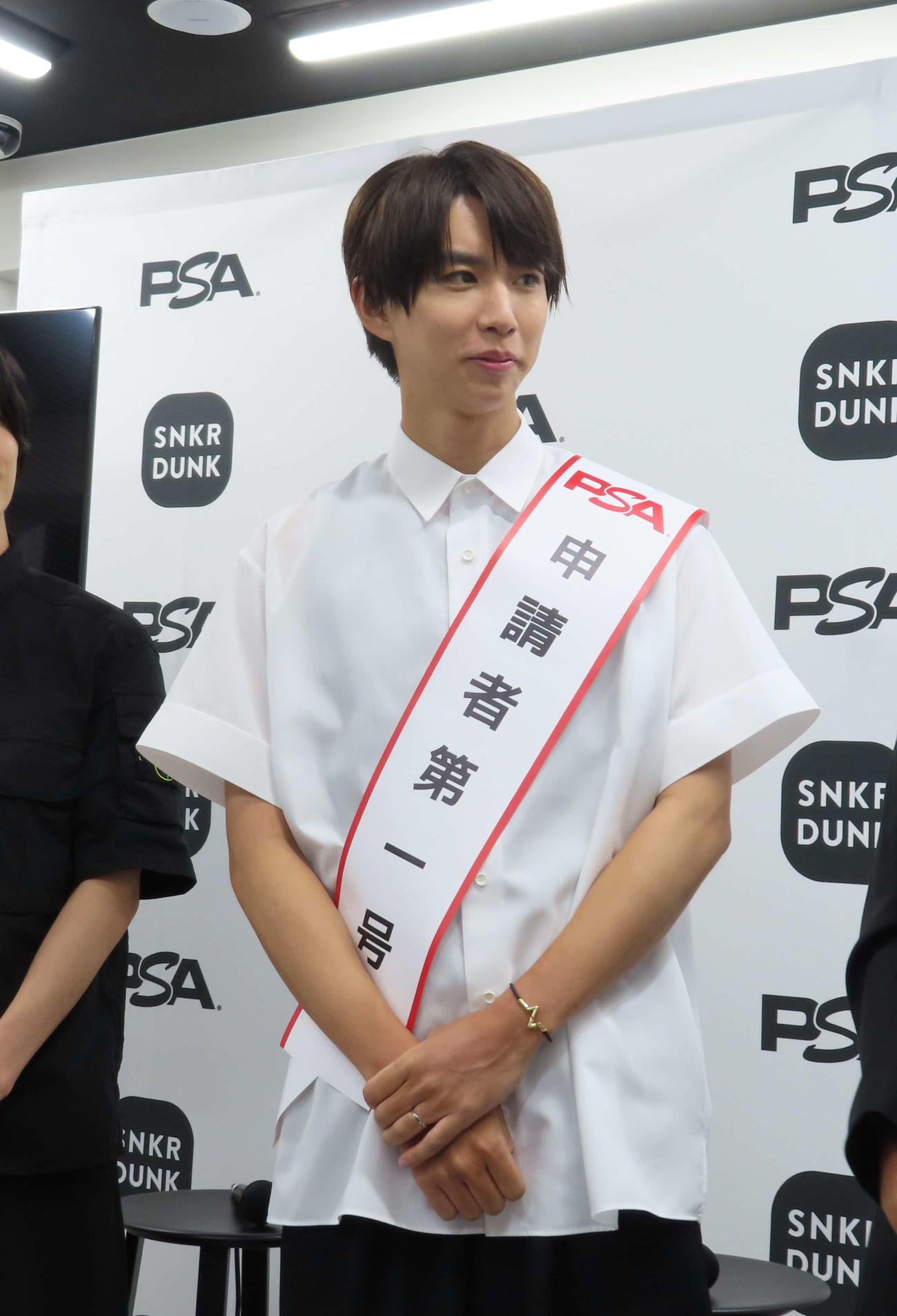 「PSA×スニダン　パートナーシップ締結発表会」に登場したはじめしゃちょー（撮影・寺本吏輝）