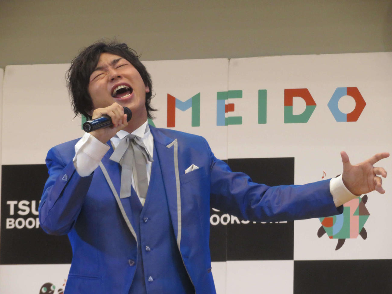 新曲「永遠の沼に堕ちたマリオネット」発売記念イベントで熱唱する岡本幸太（撮影・川田和博）