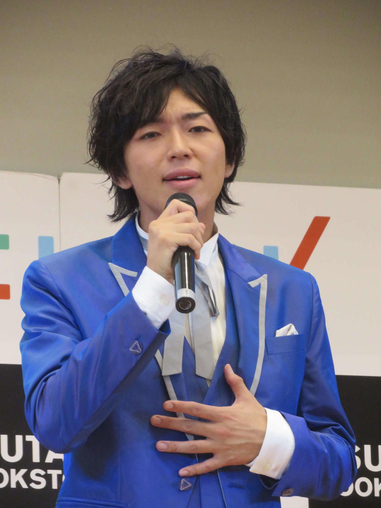 新曲「永遠の沼に堕ちたマリオネット」発売記念イベントで歌う岡本幸太（撮影・川田和博）