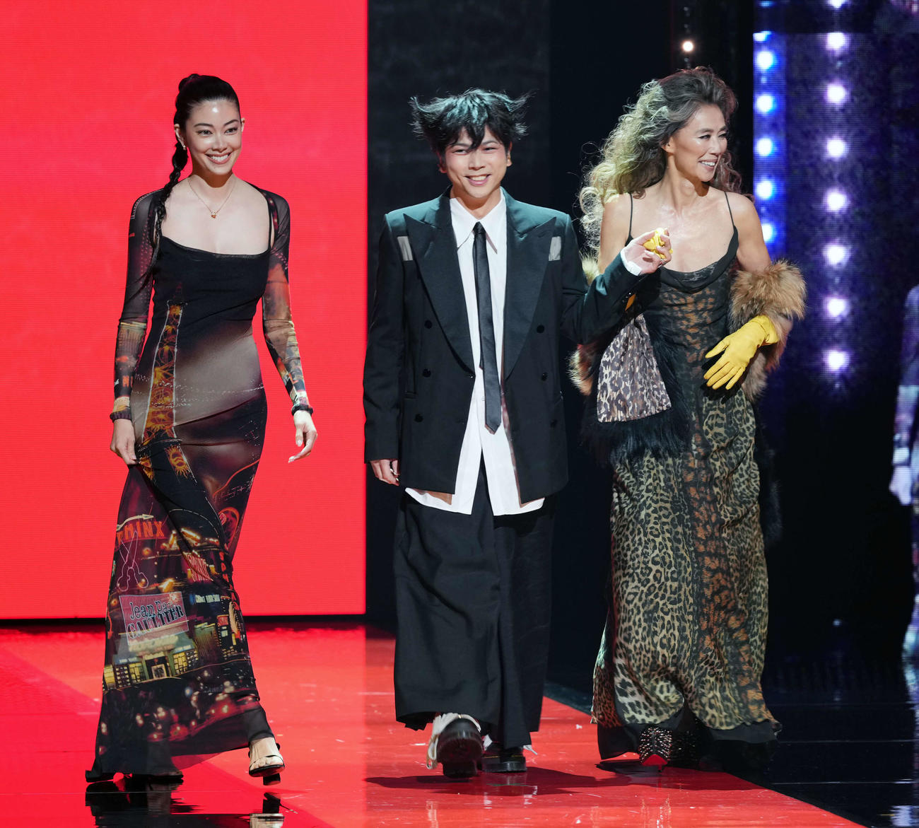 舞台ジャンポール・ゴルチエ「ファッションフリークショー」プレミア公演に登壇する、左から森星、増田貴久、萬田久子（撮影・小島史椰）