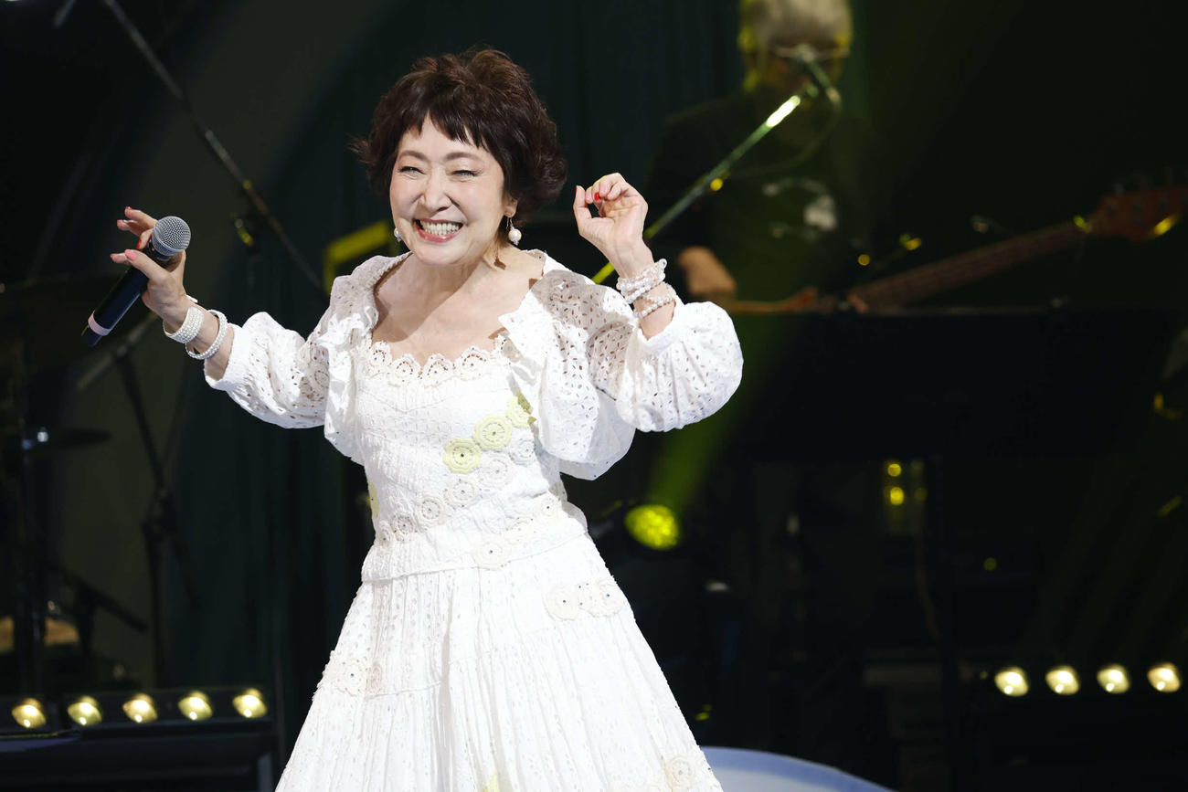 「トリビュートライブ　加山雄三のすべて」に出演した森山良子