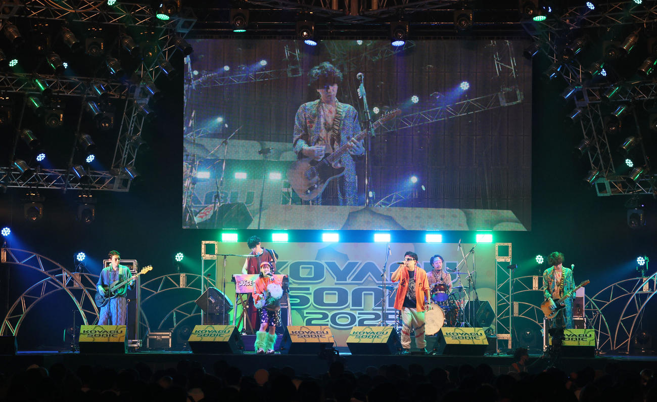 KOYABU SONIC 2025　ジュースごくごく倶楽部がパフォーマンスを披露（撮影・加藤哉）