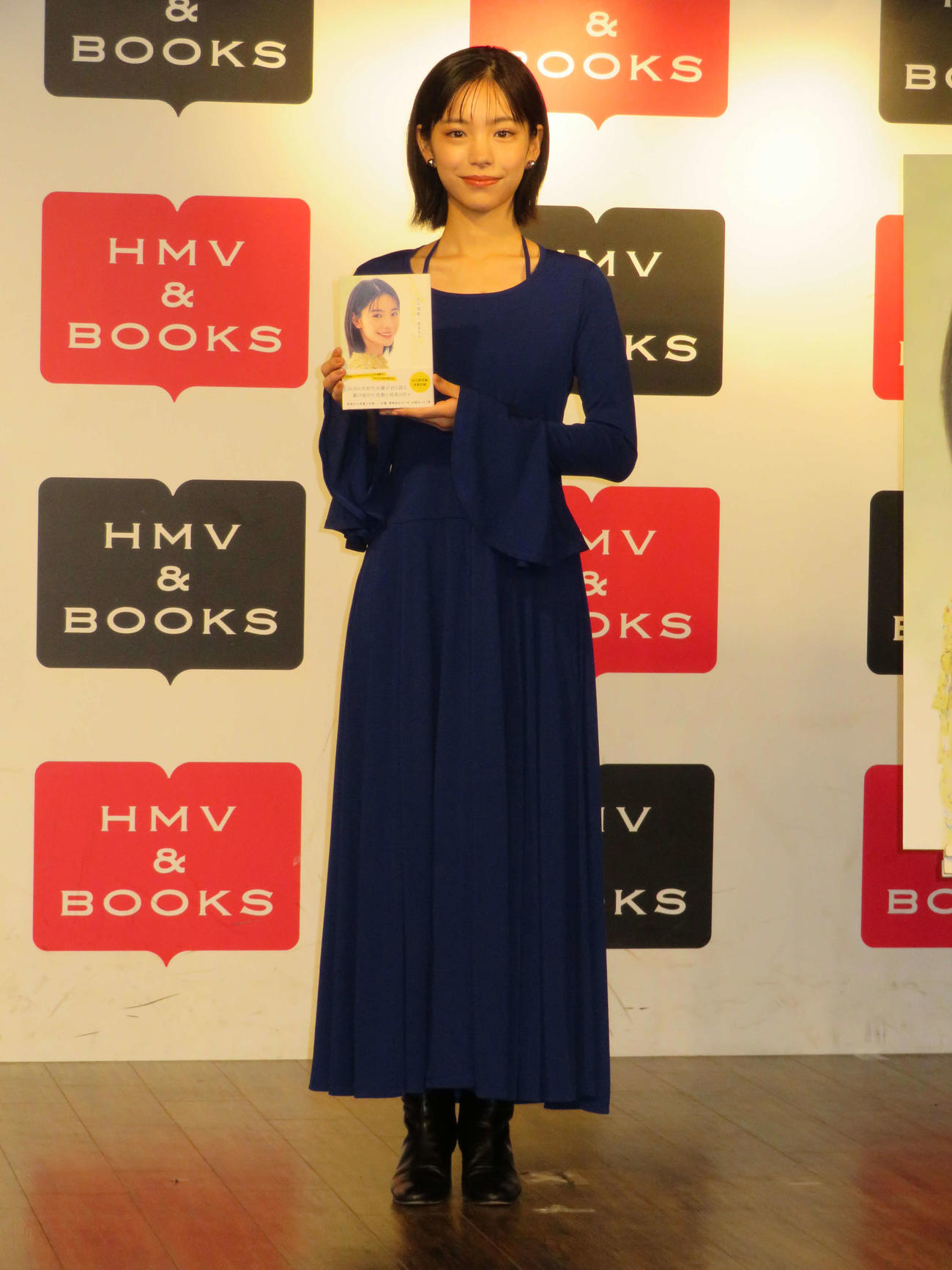 初の単行本「日々謳歌」発売記念取材会を開いた當真あみ（撮影・村上幸将）