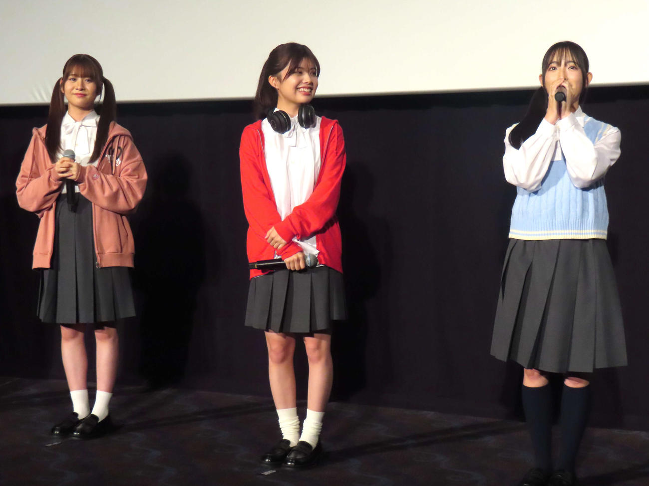 映画「LIBERTY DANCE」公開記念舞台あいさつに登壇した、左から蒼井りるあ、松田実桜、柳美舞