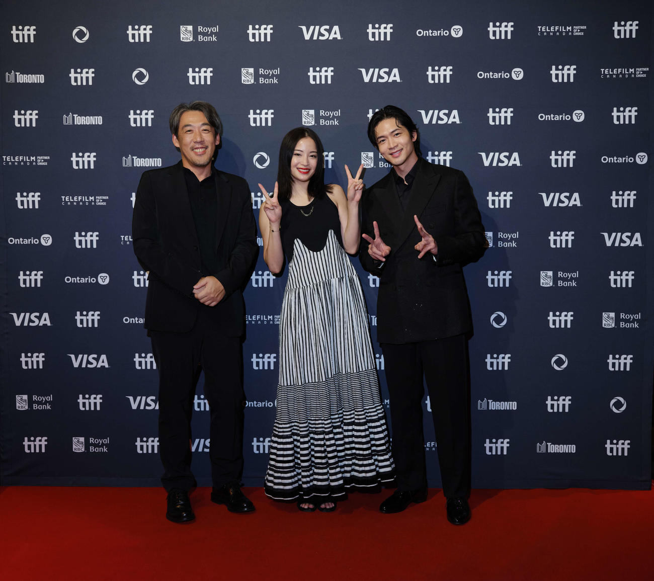 スペシャル・プレゼンテーション部門に出品されたトロント映画祭に参加した「遠い山なみの光」の、左から石川慶監督、広瀬すず、松下洸平