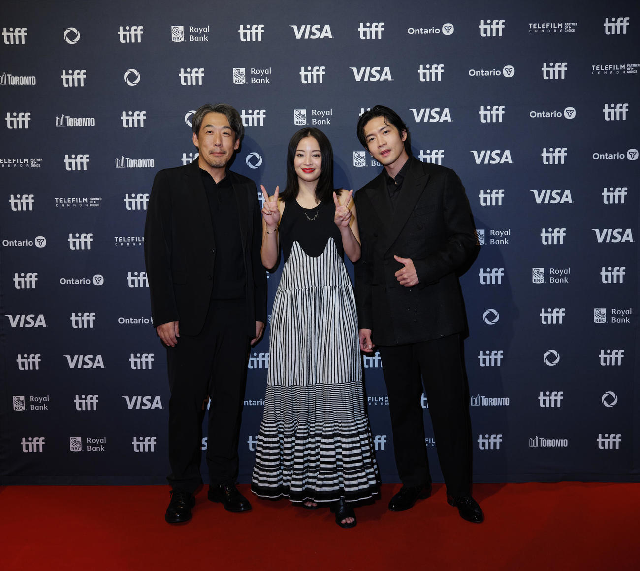 スペシャル・プレゼンテーション部門に出品されたトロント映画祭に参加した「遠い山なみの光」の、左から石川慶監督、広瀬すず、松下洸平