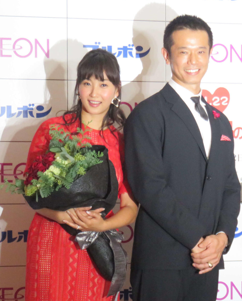 「いい夫婦　パートナー・オブ・ザ・イヤー　2018」に選ばれた、左から藤本美貴、庄司智春