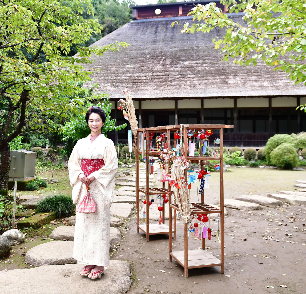 NHK26年度前期連続テレビ小説「風、薫る」の撮影が始まり、取材に応じた見上愛（撮影・松尾幸之介）