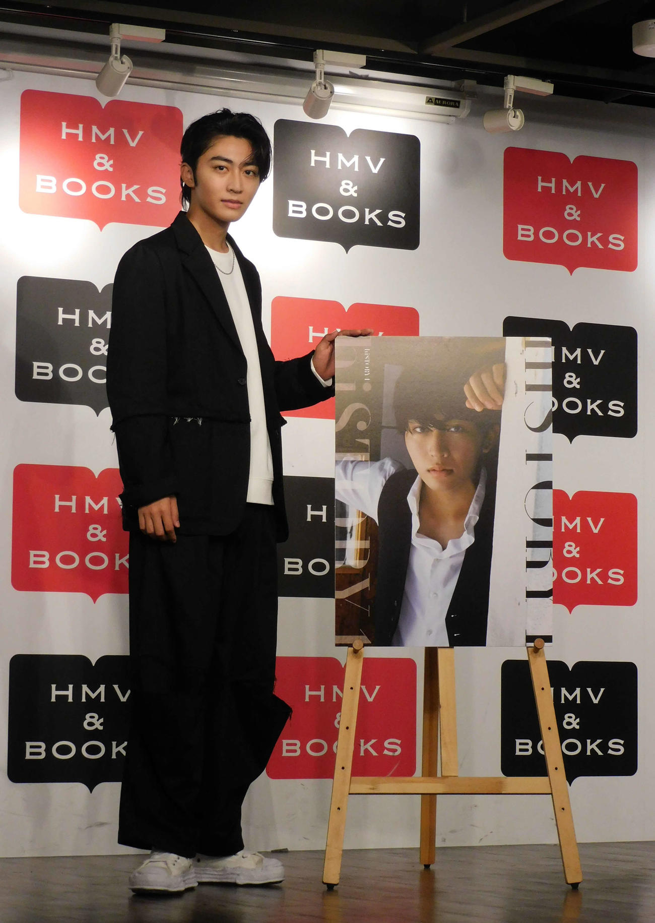 1st写真集「hiSTORY 1」の発売記念イベントに登場した日野友輔（撮影・寺本吏輝）