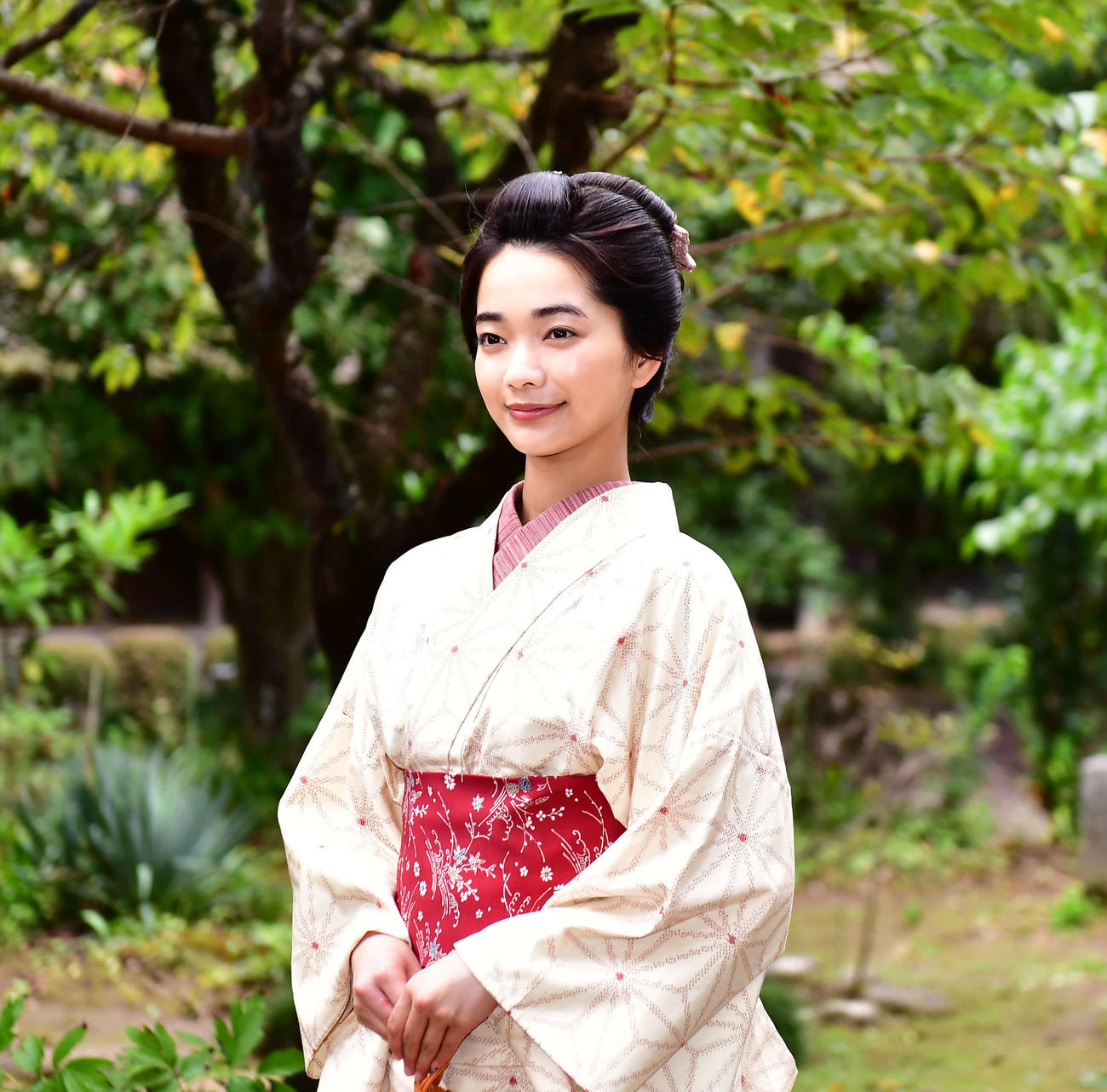 NHK26年度前期連続テレビ小説「風、薫る」の撮影が始まり、取材に応じた見上愛（撮影・松尾幸之介）