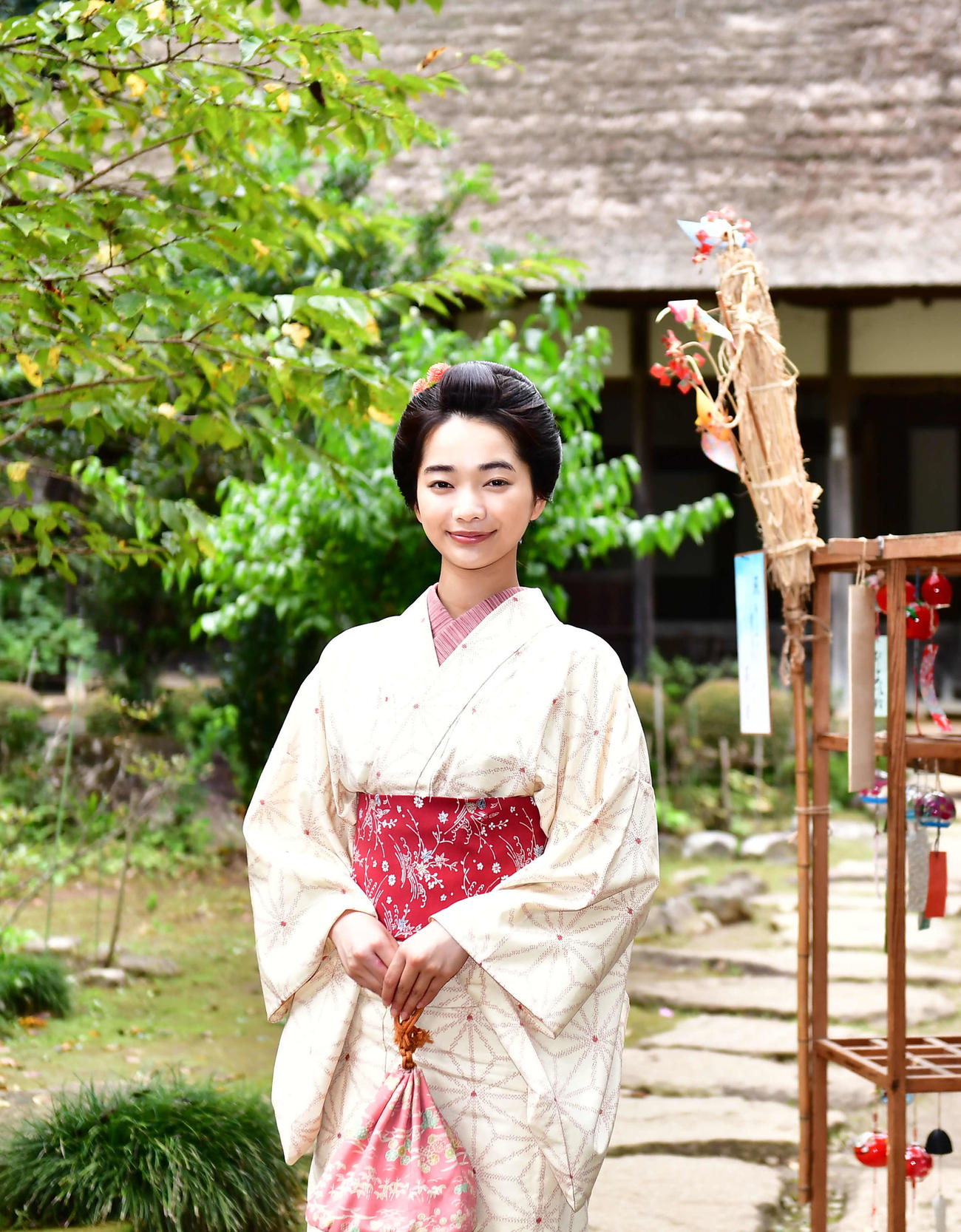 NHK26年度前期連続テレビ小説「風、薫る」の撮影が始まり、取材に応じた見上愛（撮影・松尾幸之介）