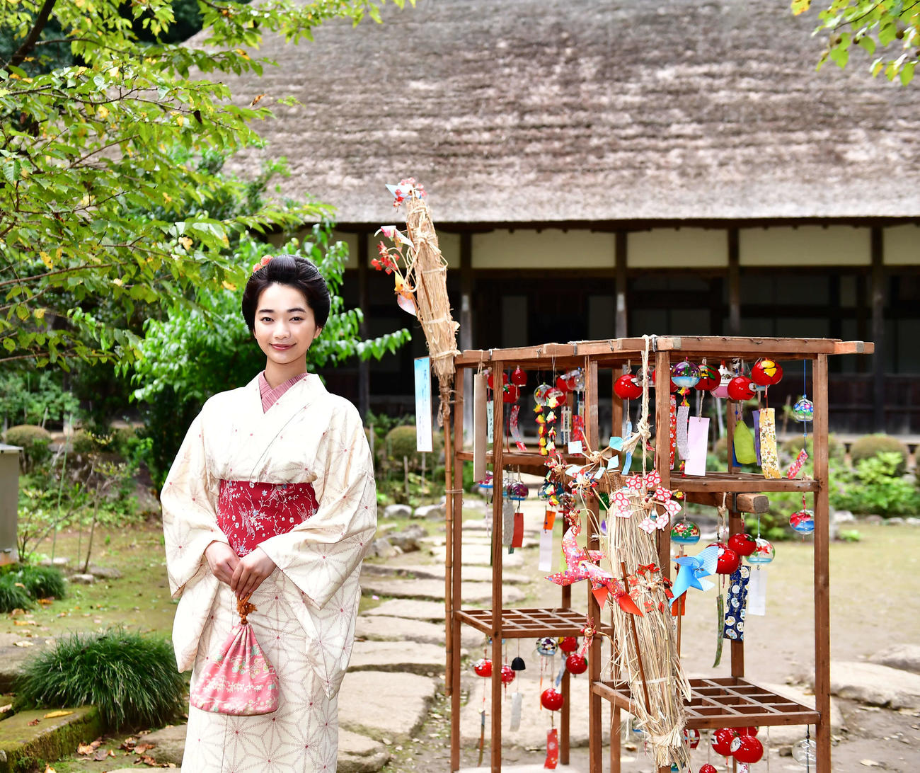 NHK26年度前期連続テレビ小説「風、薫る」の撮影が始まり、取材に応じた見上愛（撮影・松尾幸之介）