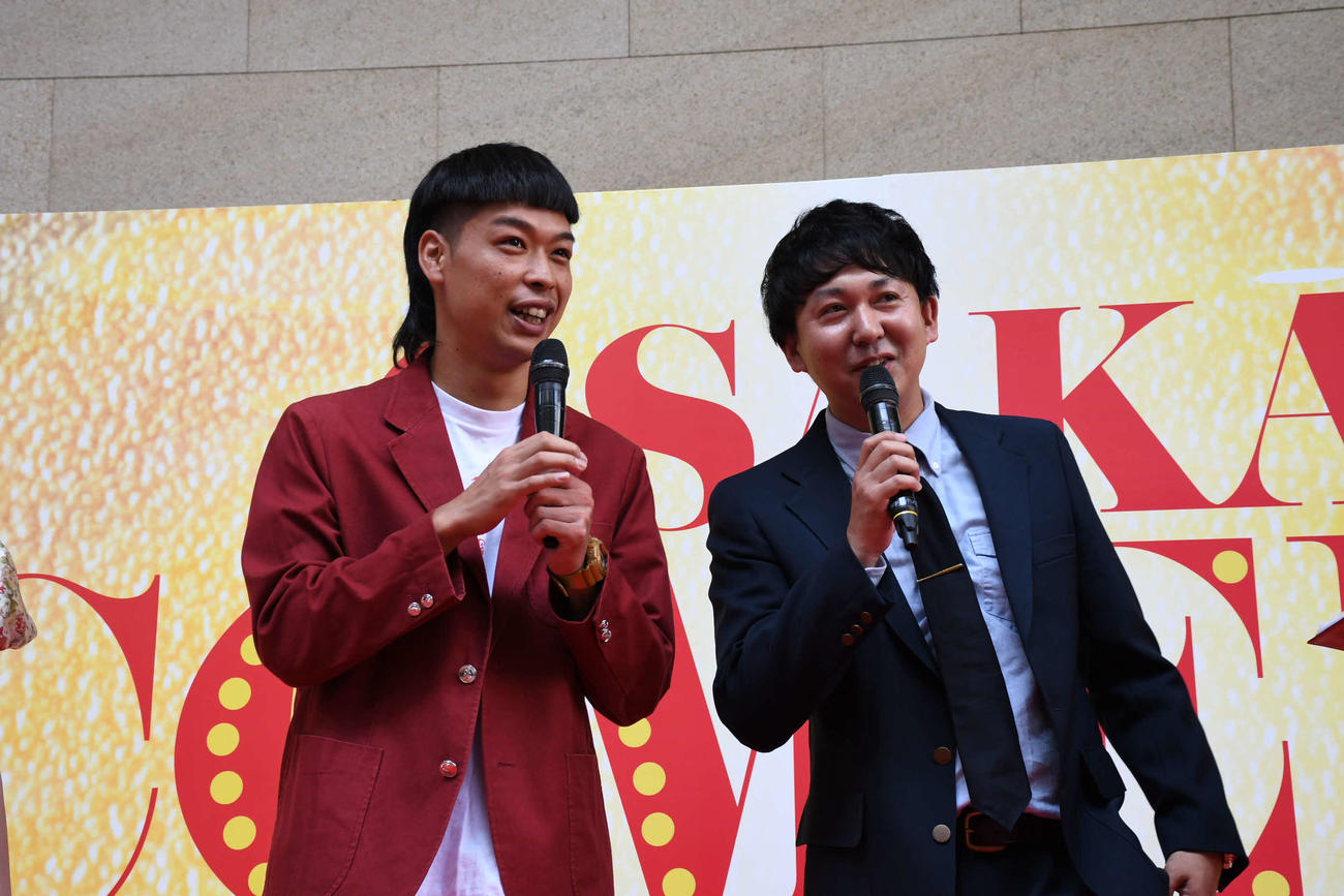 バッテリィズのエース（左）と寺家（撮影・阪口孝志）