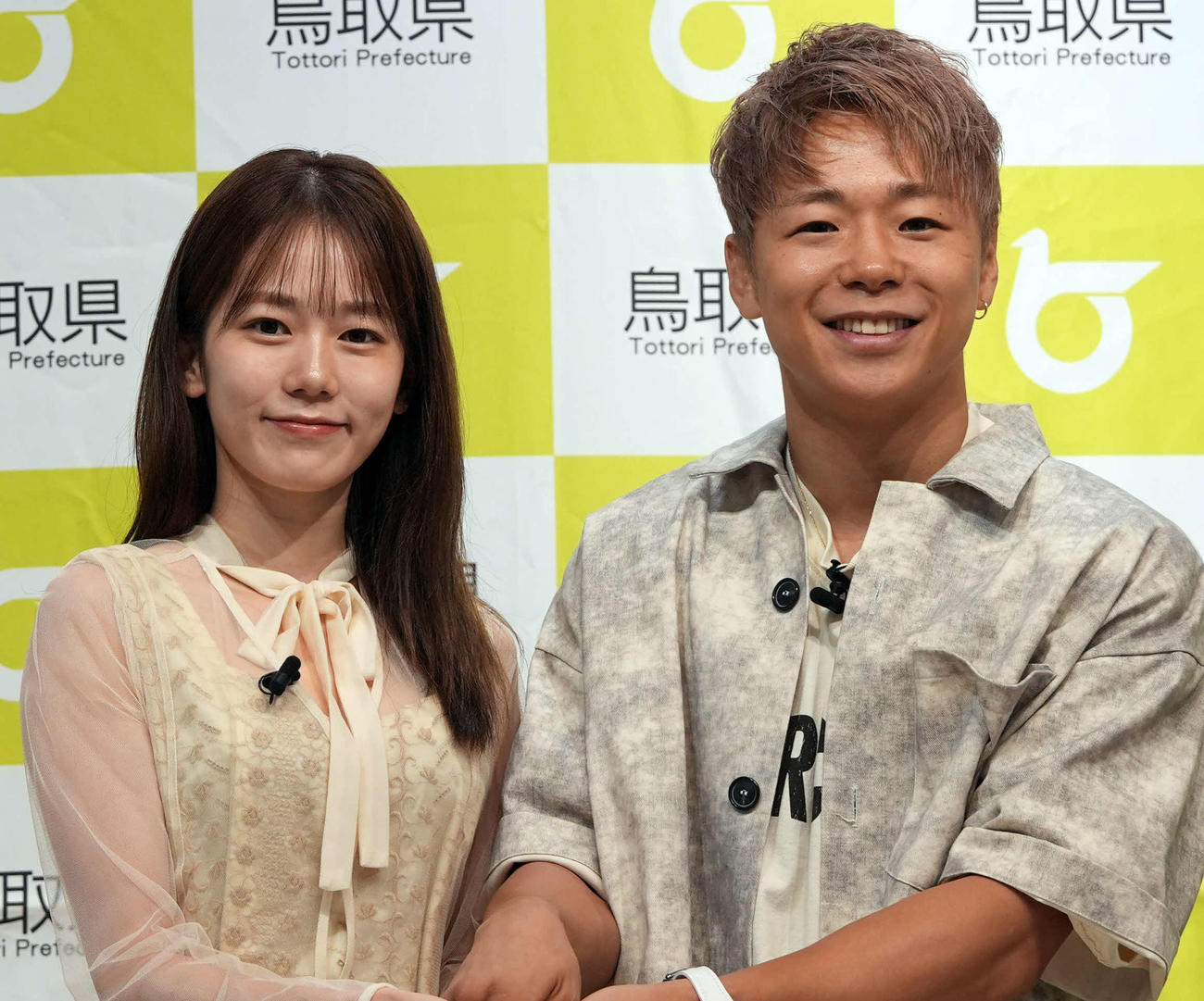 川口葵（左）と武尊（2025年撮影）