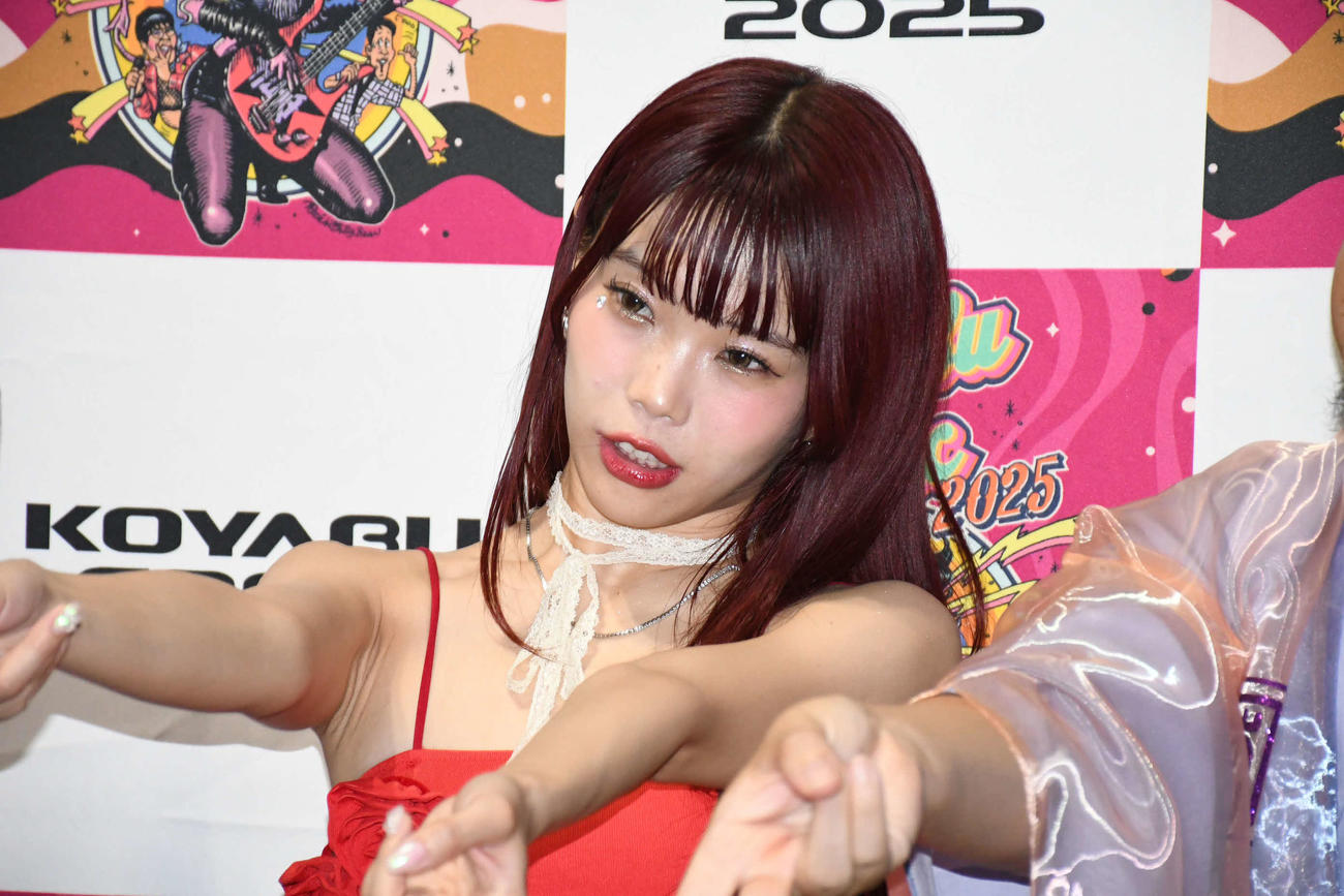 「KOYABU SONIC2025」に出演したアイナ・ジ・エンド（撮影・阪口孝志）