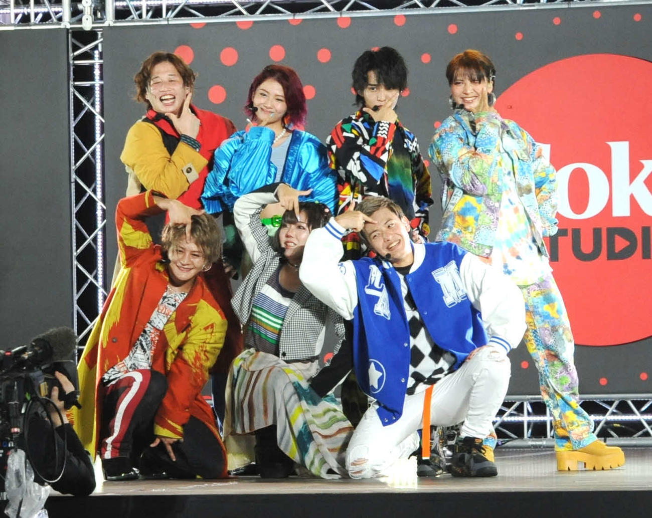 フォーエイト48のアマリザ、あみか、タロー社長、ゑむ氏。、前列左から、こたつ、永ennのアリス、わかう゛ぁ（2022年撮影）