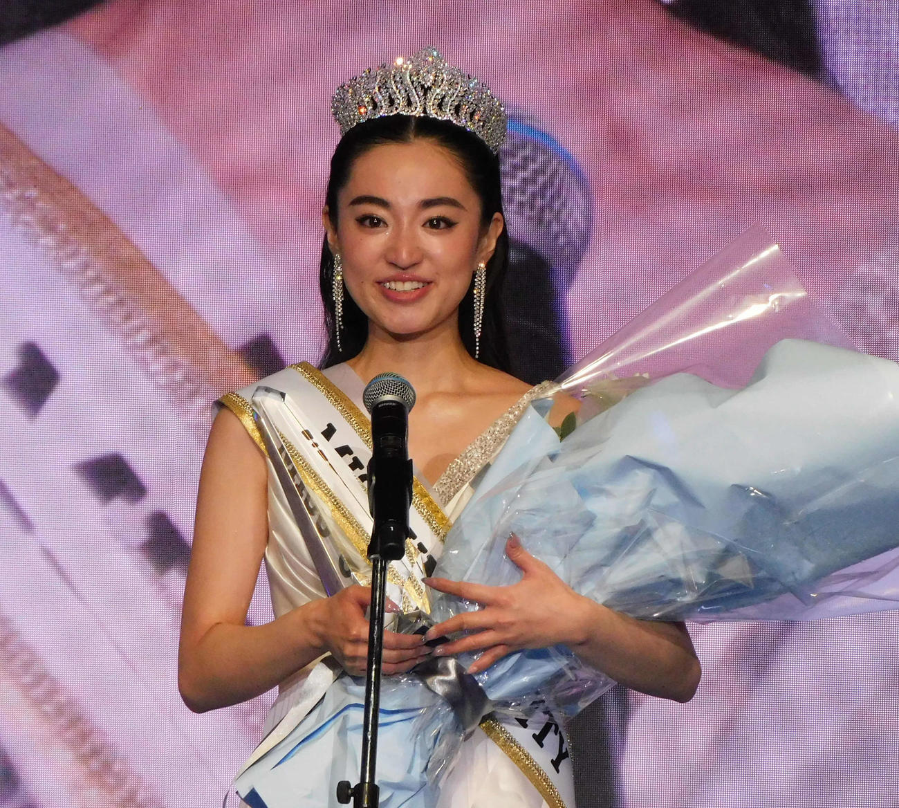 2025ミスユニバーシティ日本大会でグランプリに輝いた福岡県代表の飯田樟来さん