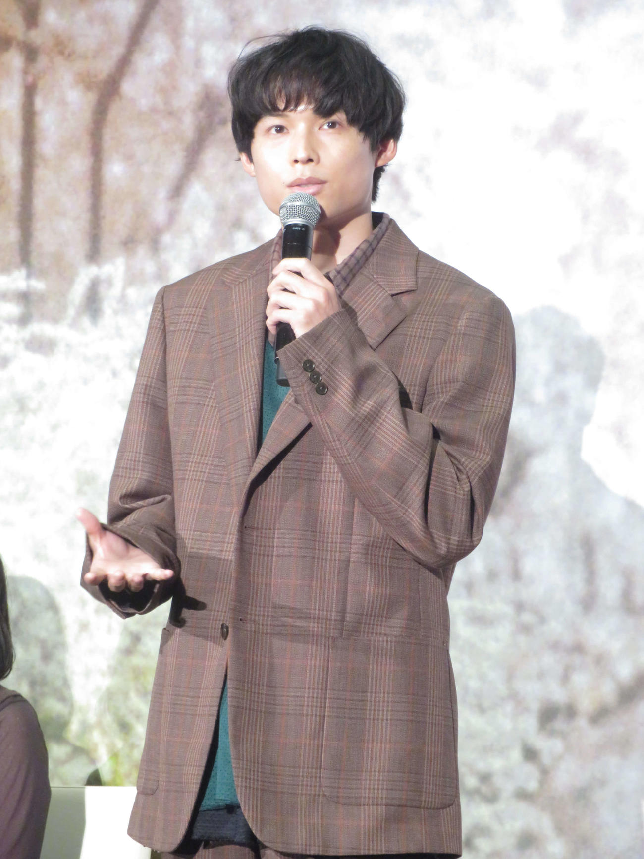 映画「秒速5センチメートル」完成披露試写会に登壇した松村北斗
