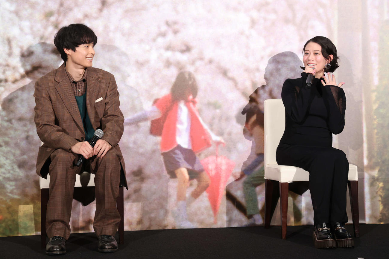 映画「秒速5センチメートル」完成披露試写会に登壇した松村北斗と高畑充希