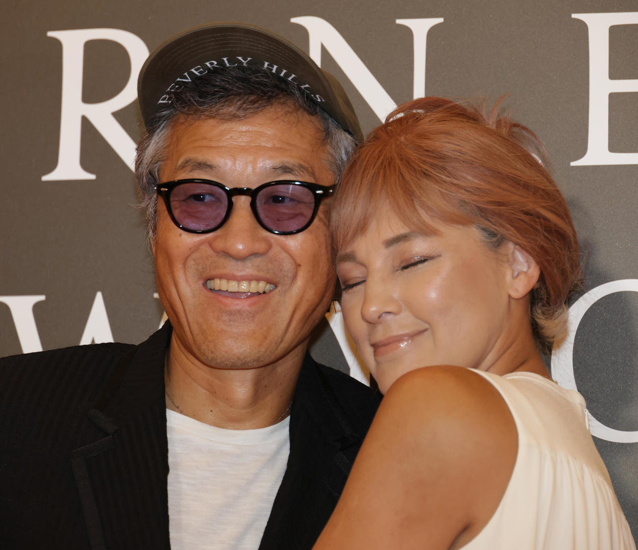 バーニーズ　ニューヨークのイベントに夫婦そろって出席した梅宮アンナ（右）と世継恭規氏（撮影・中島郁夫）