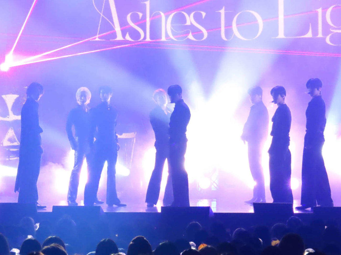 「Ashes to Light」発売記念ショーケースでパフォーマンスするATEEZ