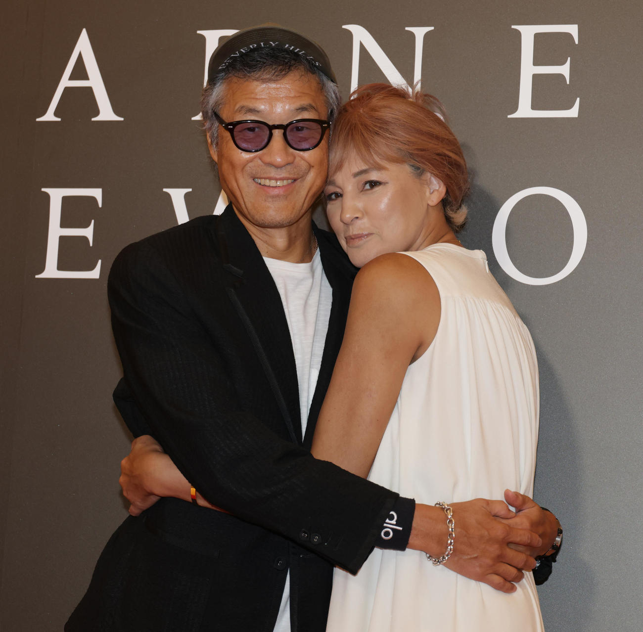 バーニーズ　ニューヨークのイベントに夫婦そろって出席した梅宮アンナ（右）と世継恭規氏（撮影・中島郁夫）