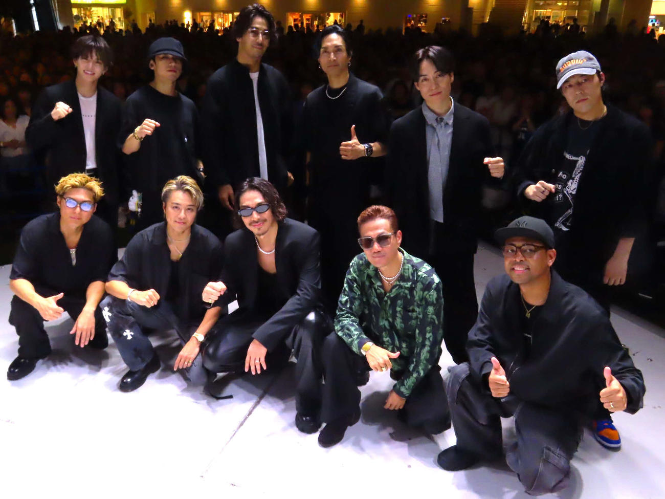 「EXILE LIVE TOUR 2025“THE REASON”KICK OFF EVENT」を開催したEXILE。前列左からSHOKICHI、TAKAHIRO、AKIRA、ATSUSHI、NESMITH。後列左から佐藤大樹、NAOTO、小林直己、橘ケンチ、TETSUYA、世界