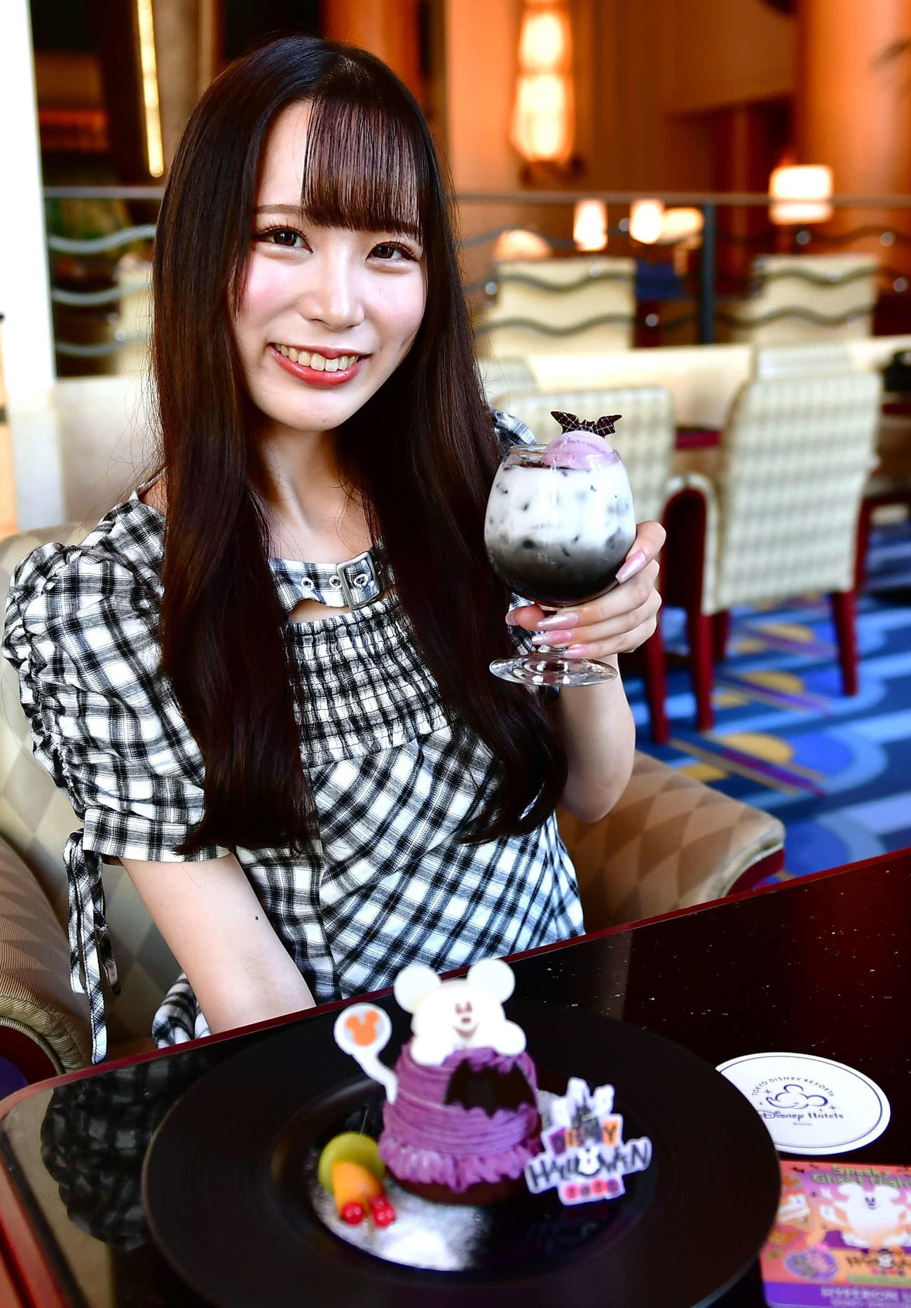 ディズニーアンバサダーホテル「ハイピリオン・ラウンジ」の特別メニューを試食したmomograci*小西にこ