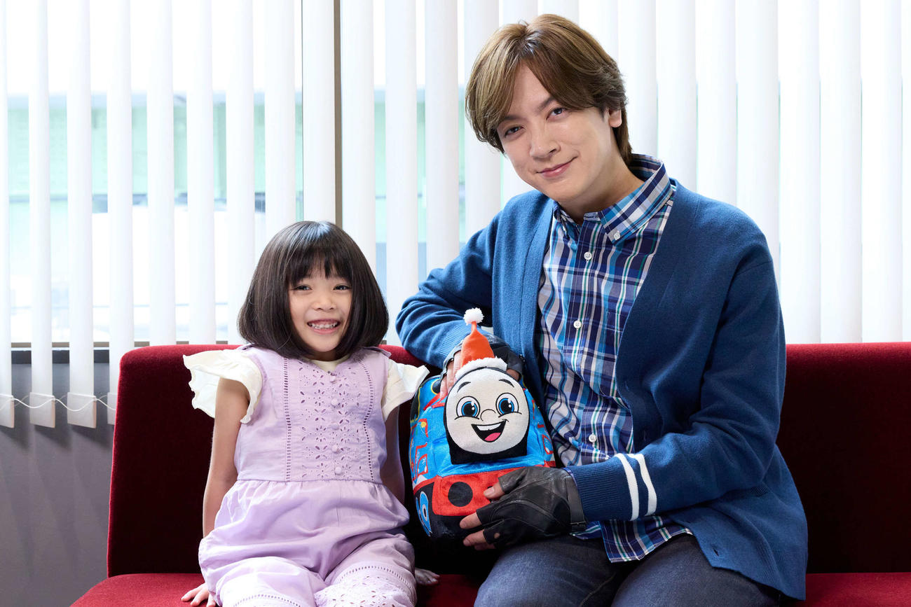 「映画　きかんしゃトーマス　サンタをさがせ！　パーシーのクリスマス急行」でゲスト声優を務めた倉田瑛茉とDAIGO（C）Kazuko Wakayama