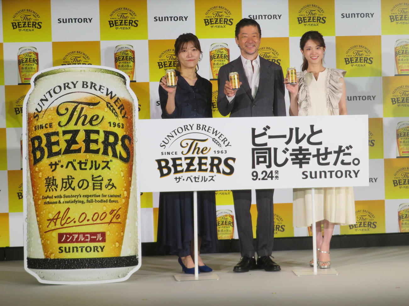 サントリー「ザ・ベゼルズ」発表会に出席した、左からヒコロヒー、浅野忠信、松村沙友理（撮影・川田和博）
