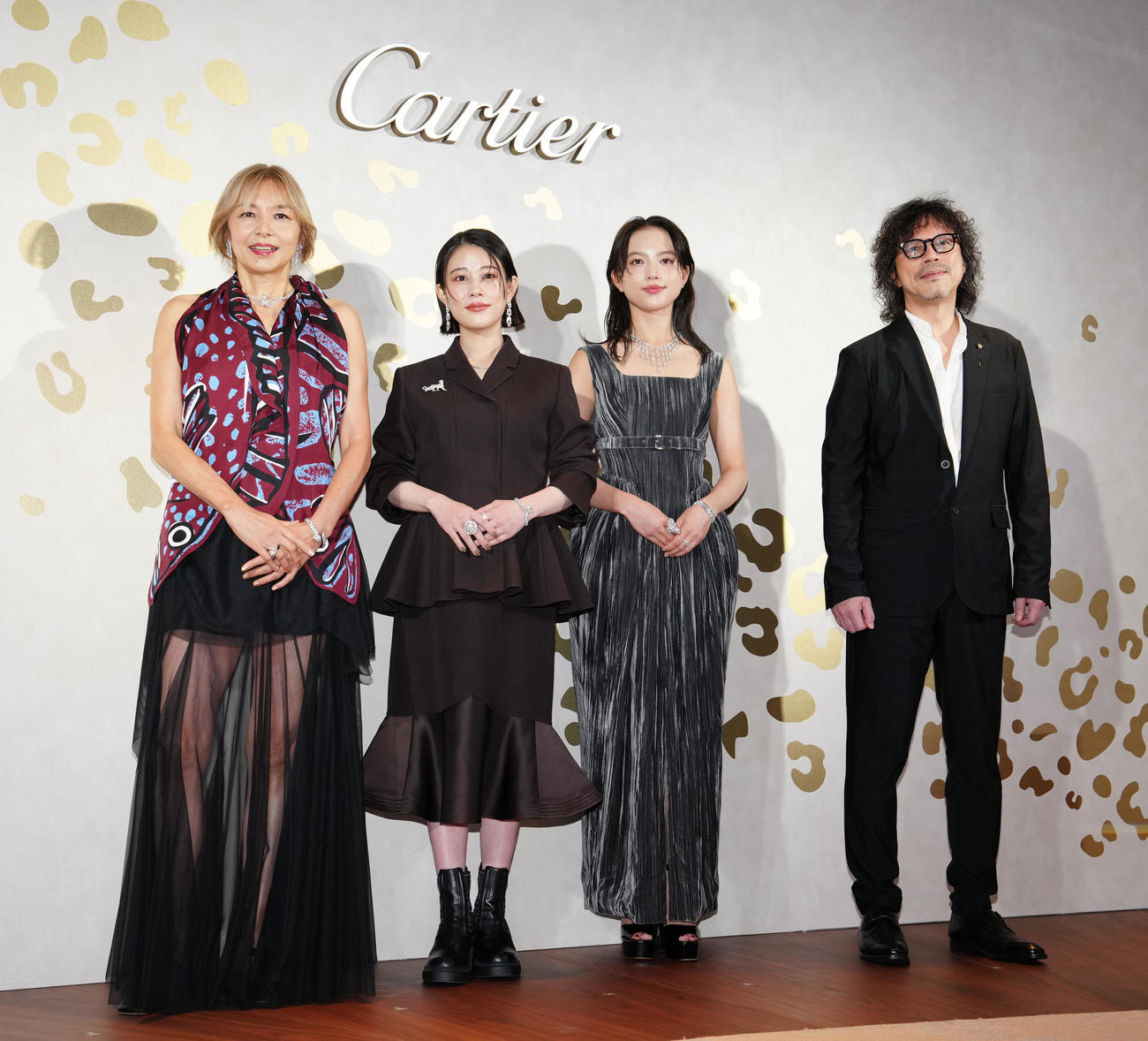 「カルティエ　銀座4丁目ブティック」オープニングイベントのフォトコールに登壇した、左から山口智子、高畑充希、清原果耶、浦沢直樹（撮影・鈴木みどり）