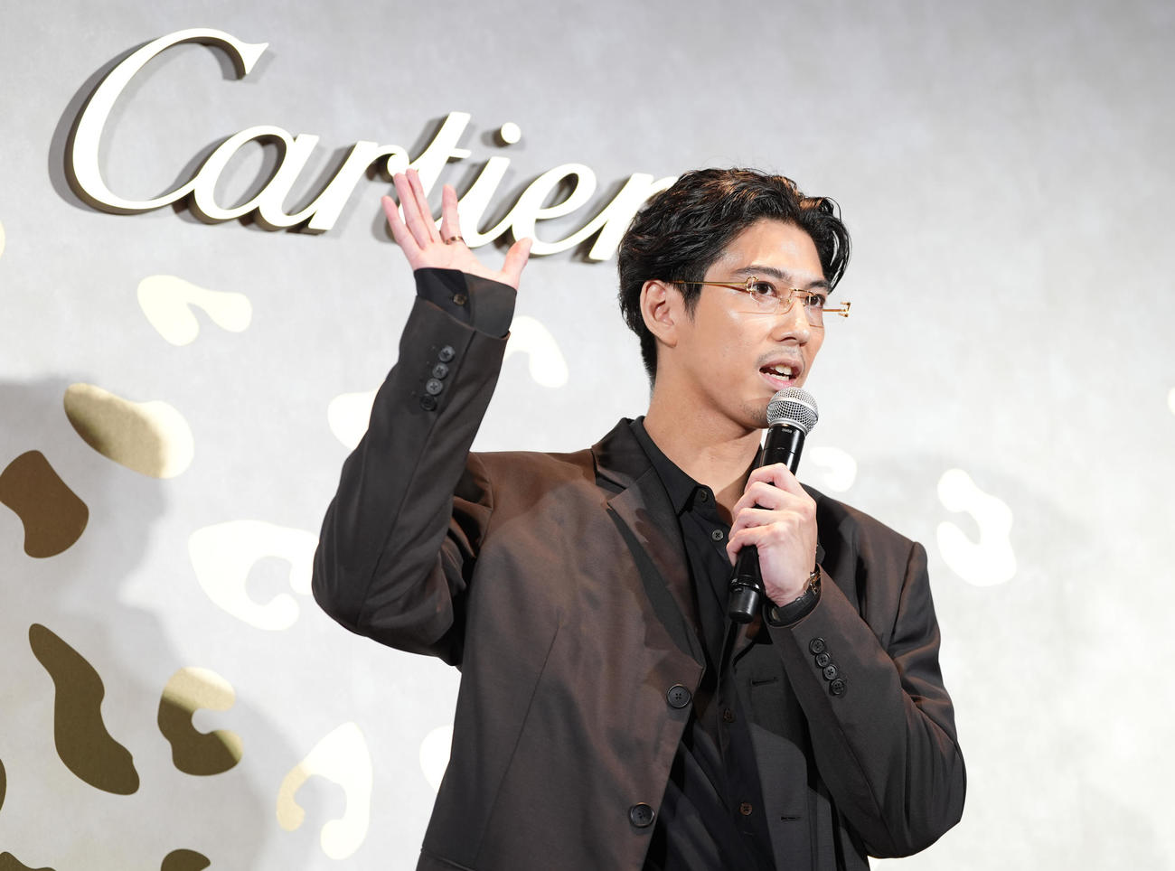 「カルティエ　銀座4丁目ブティック」オープニングイベントに登壇した賀来賢人（撮影・鈴木みどり）