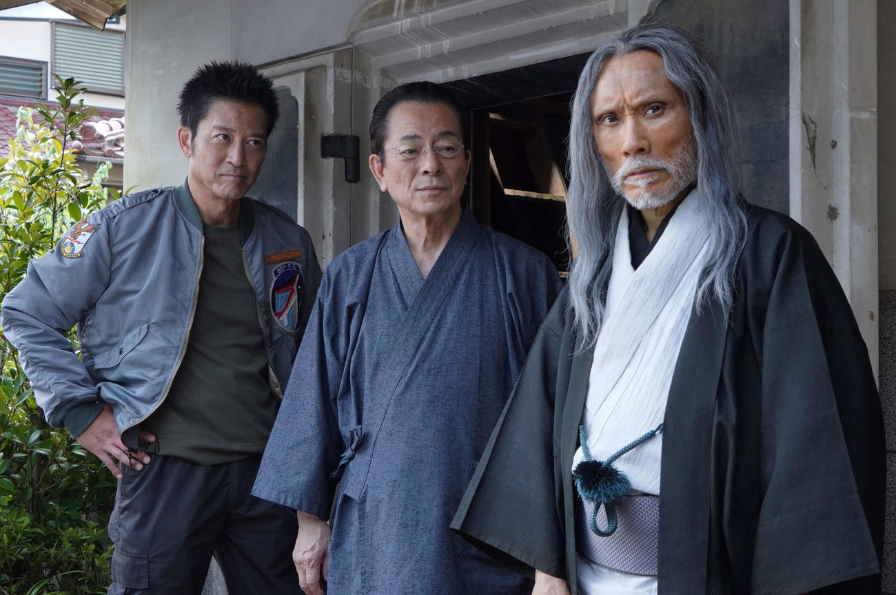 テレビ朝日系「相棒　season24」初回拡大SP。左から寺脇康文、水谷豊、片岡鶴太郎（C）tv asahi All Rights Reserved.