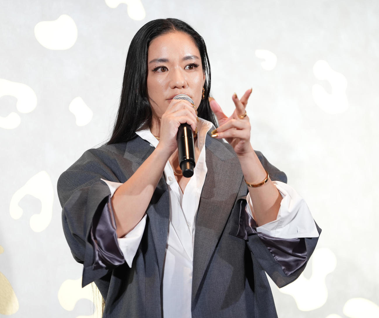 「カルティエ　銀座4丁目ブティック」オープニングイベントに登壇したAwich（撮影・鈴木みどり）