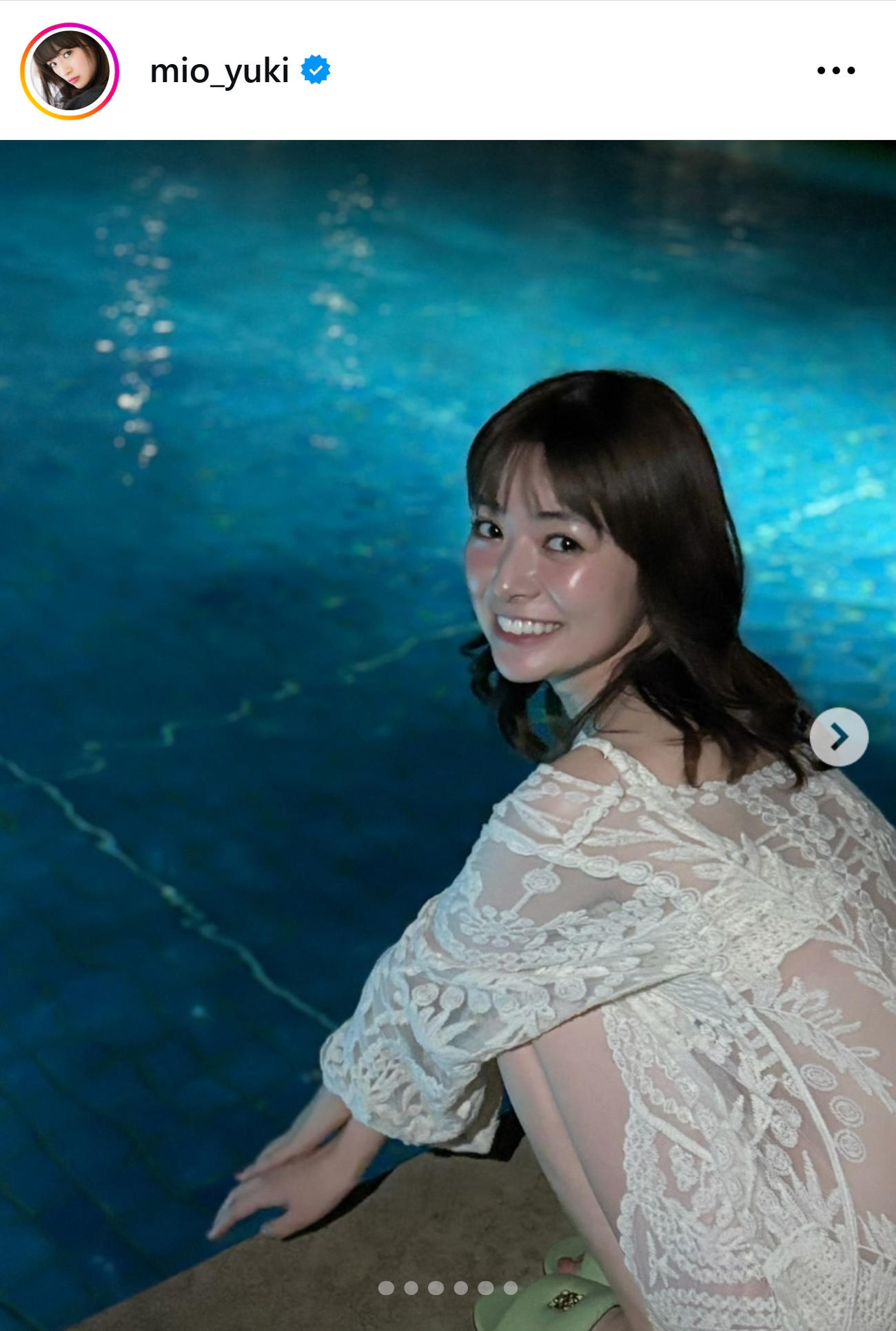 初のビキニ姿を披露（優希美青のインスタグラムから）