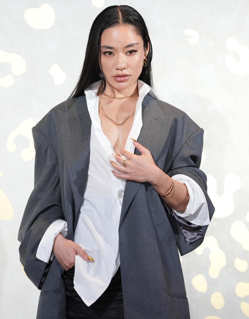戸田恵梨香、6億円超ジュエリーまとい登場 自身の“ご褒美”時間は