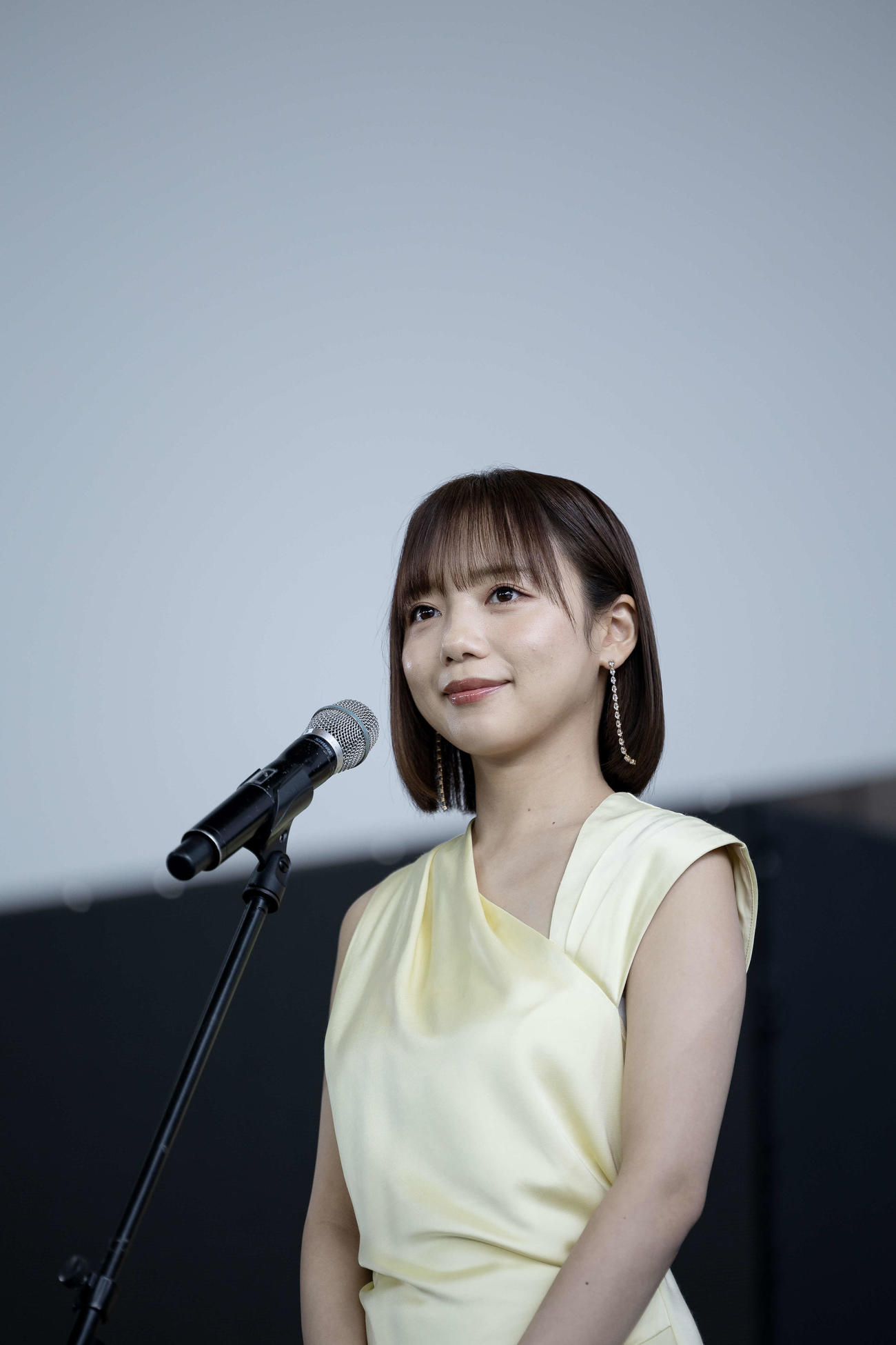 釜山映画祭でアジア映画の窓部門に出品された「恋愛裁判」の公式上映に参加した、元日向坂46齊藤京子