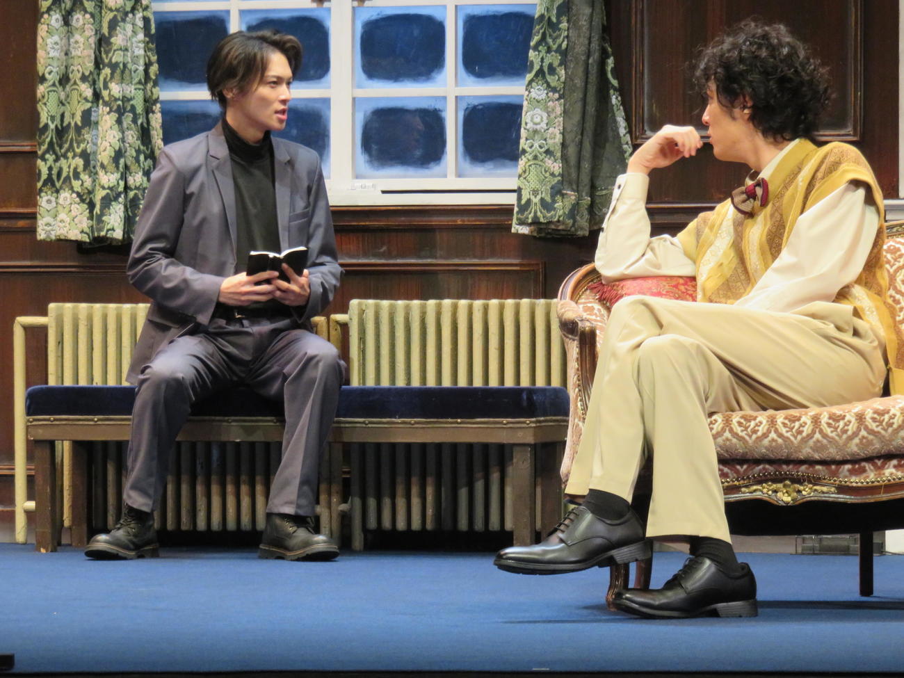 ノサカラボ「THE MOUSETRAP」ゲネプロに臨む金子隼也（左）。右は富永勇也