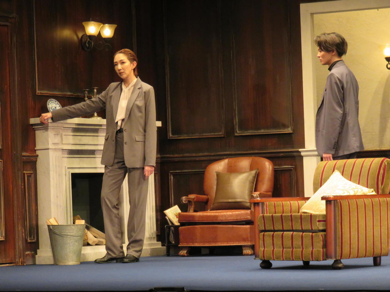 ノサカラボ「THE MOUSETRAP」ゲネプロに臨む金子隼也（右）と紅ゆずる
